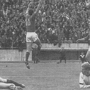 Jole Skoblar (broj 10) proslavlja pogodak protiv Nemačke (3. maj 1967. godine)