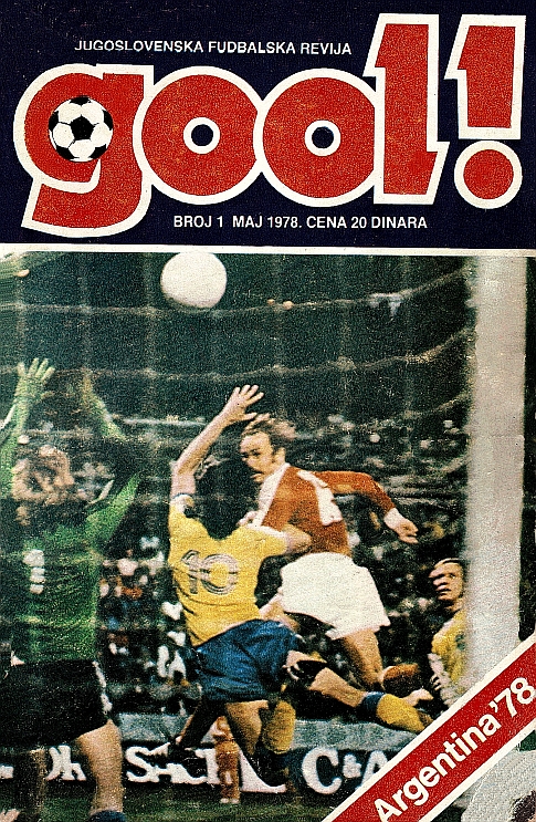 Naslovna strana prvog broja revije "GOOL!": Poljski golgeter Gržegorž Lato (crveni dres) u akciji prema švedskom golu, ispred njega je Ralf Edstrem. Utakmica je odigrana u okviru Svetskog kupa u Nemačkoj, 26. juna 1974. godine na "Nekarstadionu" u Štutgartu. Poljska je golom Latoa slavila sa 1:0 ...
