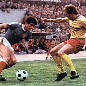 Jugoslavija - Rumunija 0:2, 8. maj 1977. godine: Fantastična kontrola lopte Danila Popivode (plavi dres)
