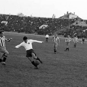 Detalj sa utakmice Partizan - Hajduk 0:0 iz oktobra 1951. godine (FOTO: crno-bela-nostalgija.blogspot.rs)