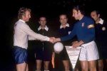 Engleska - Jugoslavija 1:1: Kapiteni Bobi Mur i Dragan Džajić