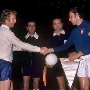 Engleska - Jugoslavija 1:1: Kapiteni Bobi Mur i Dragan Džajić