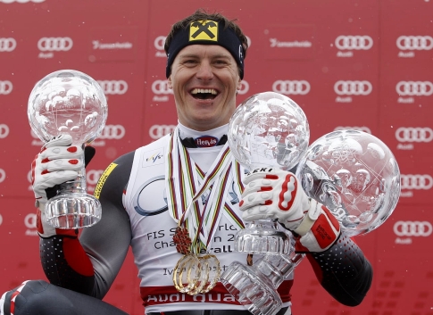 Ivica Kostelić je 2011. godine osvojio prva mesta Svetskog kupa u generalnom plasmanu, slalomu i super kombinaciji