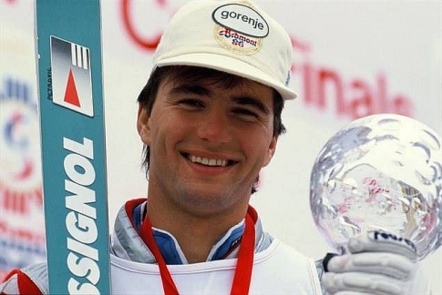 Rok Petrovič je dominirao slalomskim trkama u sezoni 1985/86. Zabeležio je pet trijumfa, a nijedan od njegovih konkurenata nije ostvario više od jedne pobede ...